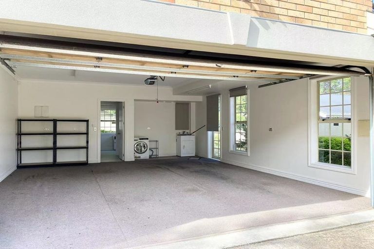 Photo of property in 2/36 Greenvalley Rise, Glenfield, Auckland, 0629