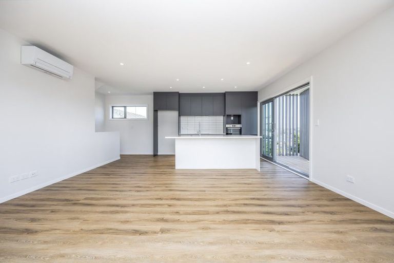 Photo of property in 1/94 Target Road, Totara Vale, Auckland, 0629