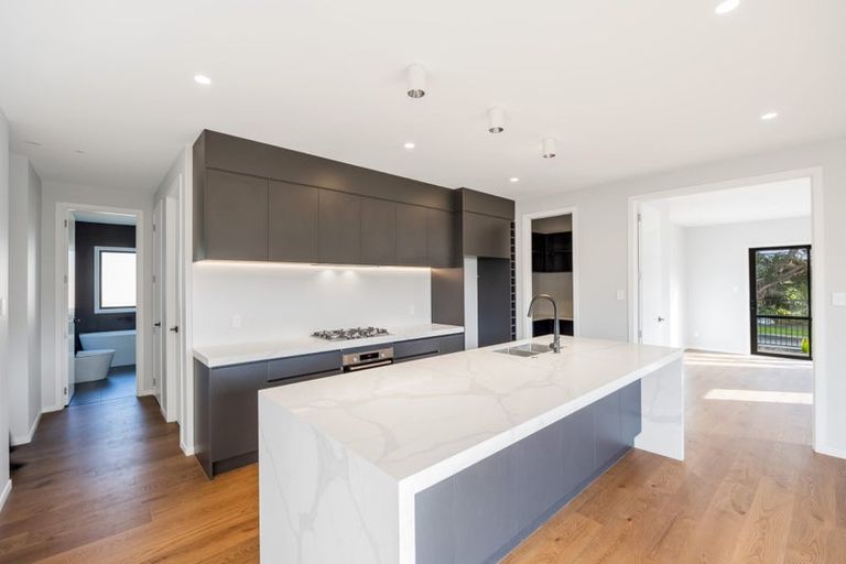 Photo of property in 15 Mcindoe Road, Kumeu, 0810