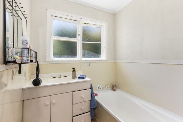 Photo of property in 8 Braemar Terrace, Johnsonville, Wellington, 6037