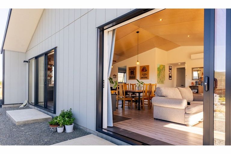 Photo of property in 1 Tussock Crescent, Twizel, 7901
