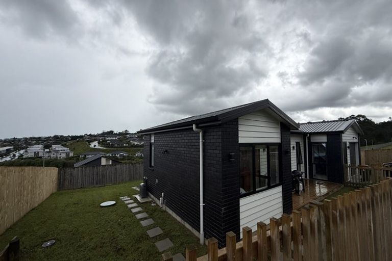 Photo of property in 6 Whenuateitei Crescent, Stanmore Bay, Whangaparaoa, 0932