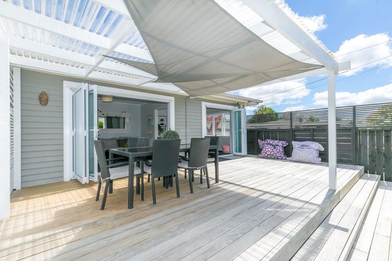 Photo of property in 15 Sandwich Road, St Andrews, Hamilton, 3200