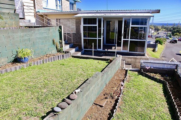 Photo of property in 27c Port View Crescent, Moturoa, New Plymouth, 4310