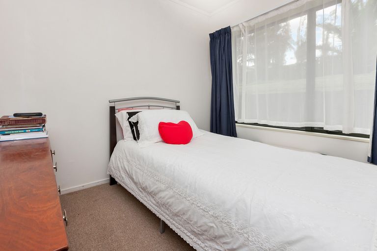 Photo of property in 65a Harmel Road, Glendene, Auckland, 0602