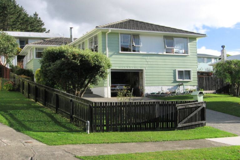 Photo of property in 18 Carnavon Place, Cannons Creek, Porirua, 5024