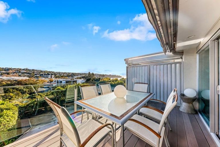 Photo of property in 2/12 Browns Road, Rothesay Bay, Auckland, 0630