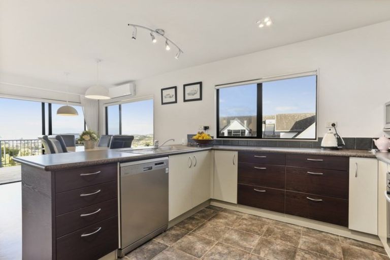 Photo of property in 11 Dorchester Place, Orewa, 0931