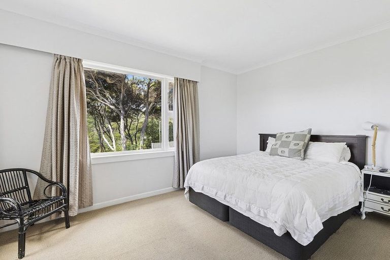 Photo of property in 31 Kiriwai Road, Paremata, Porirua, 5024