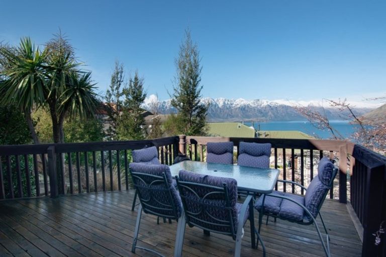 Photo of property in 36 Greenstone Place, Fernhill, Queenstown, 9300