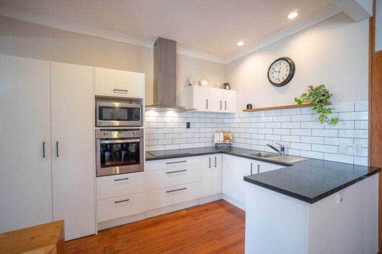 Photo of property in 26 Kingswood Street, Takaro, Palmerston North, 4412