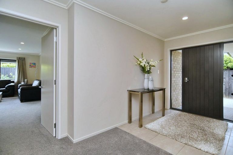 Photo of property in 3 Orewa Close, Parklands, Christchurch, 8083