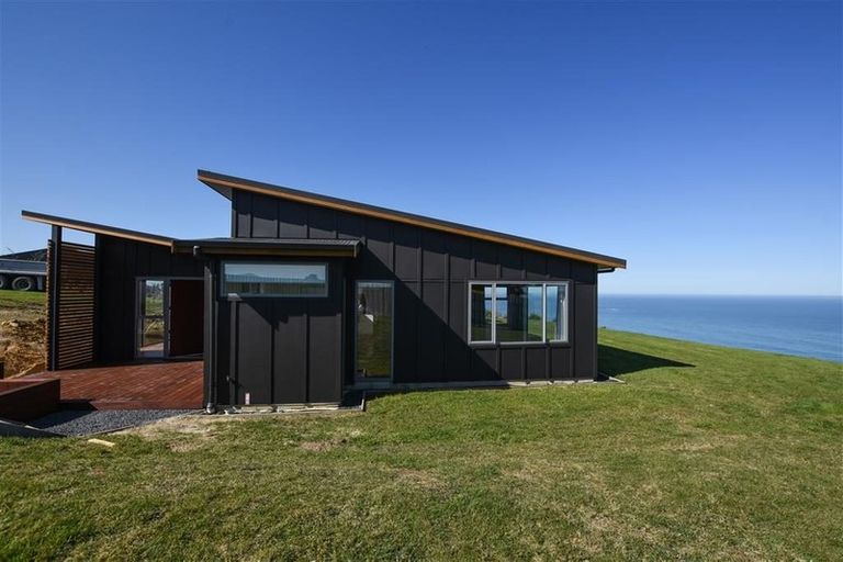 Photo of property in 31 Tunnel Beach Road, Blackhead, Dunedin, 9076