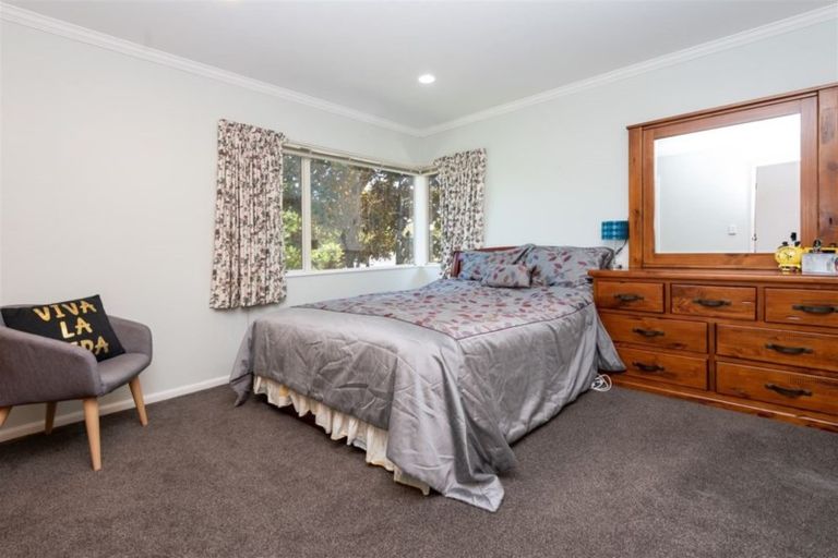 Photo of property in 2/130 Sandspit Road, Shelly Park, Auckland, 2014