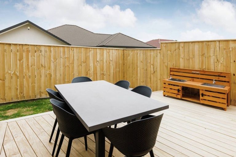 Photo of property in 18 Silkwood Place, Fitzherbert, Palmerston North, 4410