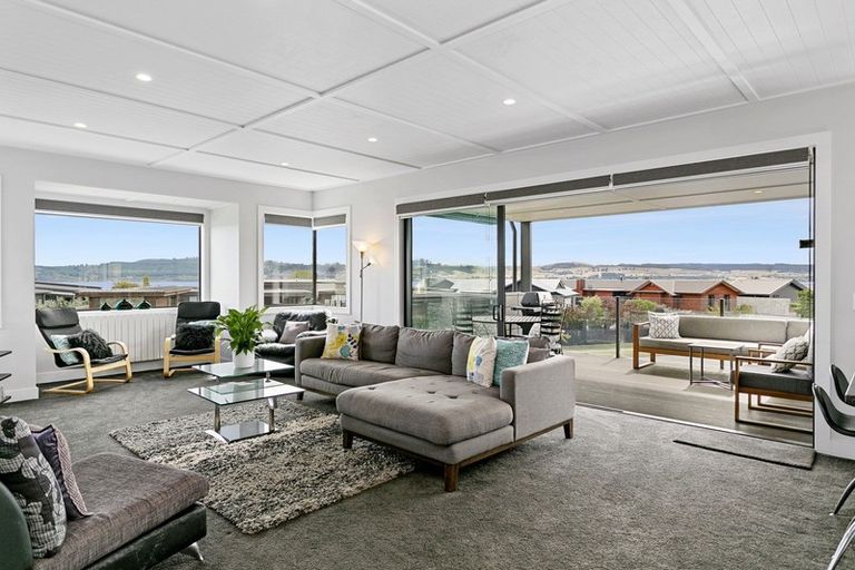 Photo of property in 12 Pukenamu Road, Rainbow Point, Taupo, 3330