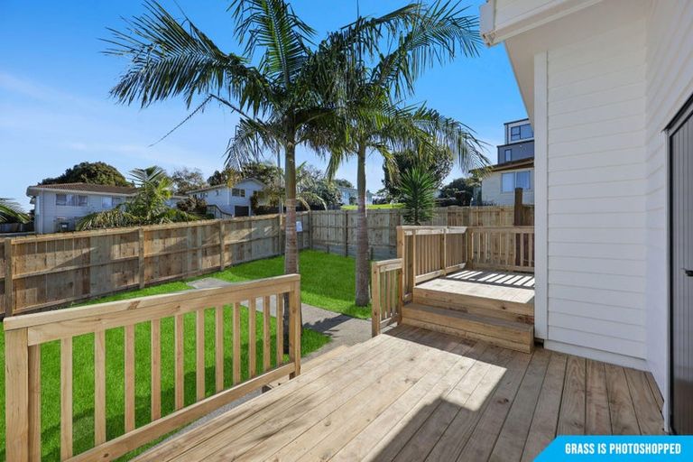 Photo of property in 13 Cedar Heights Avenue, Massey, Auckland, 0614