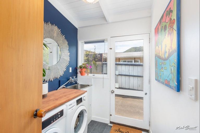 Photo of property in 38 Larchmont Grove, Totara Park, Upper Hutt, 5018