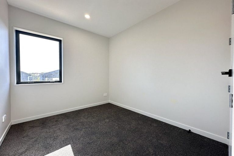 Photo of property in 32 Papai Lane, Massey, Auckland, 0614