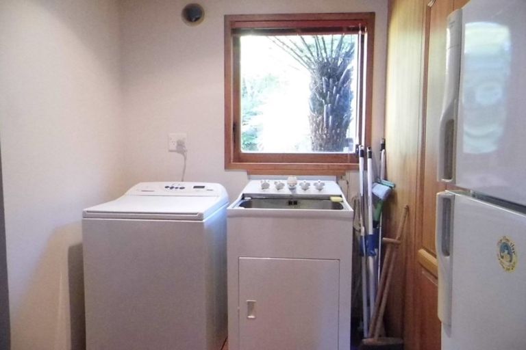 Photo of property in 5 Kekeno Grove, Tirohanga, Lower Hutt, 5010