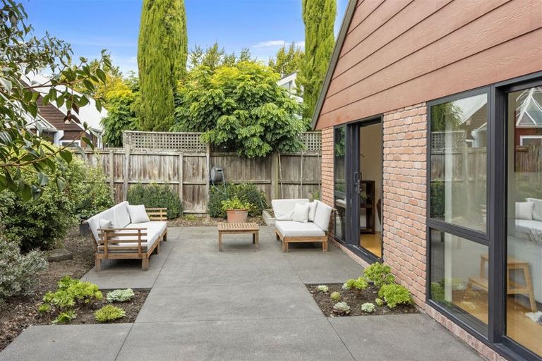 Photo of property in 242 Memorial Avenue, Burnside, Christchurch, 8053