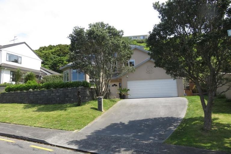 Photo of property in 49 Dress Circle, Newlands, Wellington, 6037