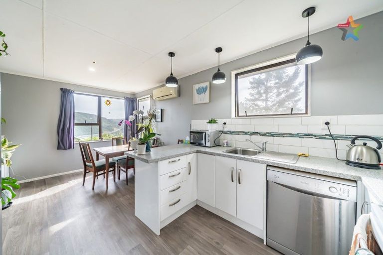 Photo of property in 10 Whitechapel Grove, Stokes Valley, Lower Hutt, 5019