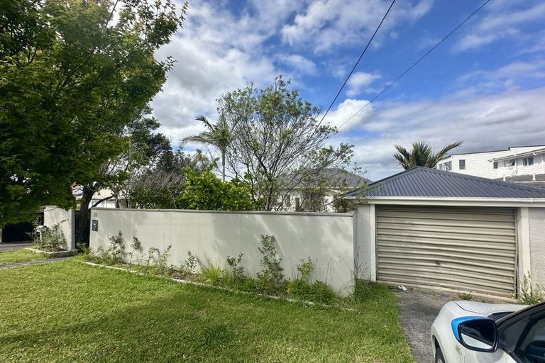 Photo of property in 2/26 Dallinghoe Crescent, Milford, Auckland, 0620