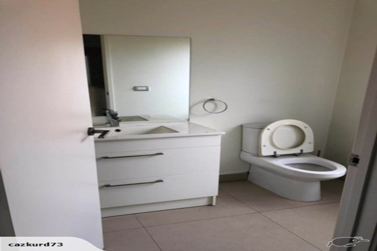 Photo of property in 61c Fields Parade, Oteha, Auckland, 0632