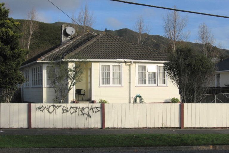 Photo of property in 54 Strand Crescent, Naenae, Lower Hutt, 5011