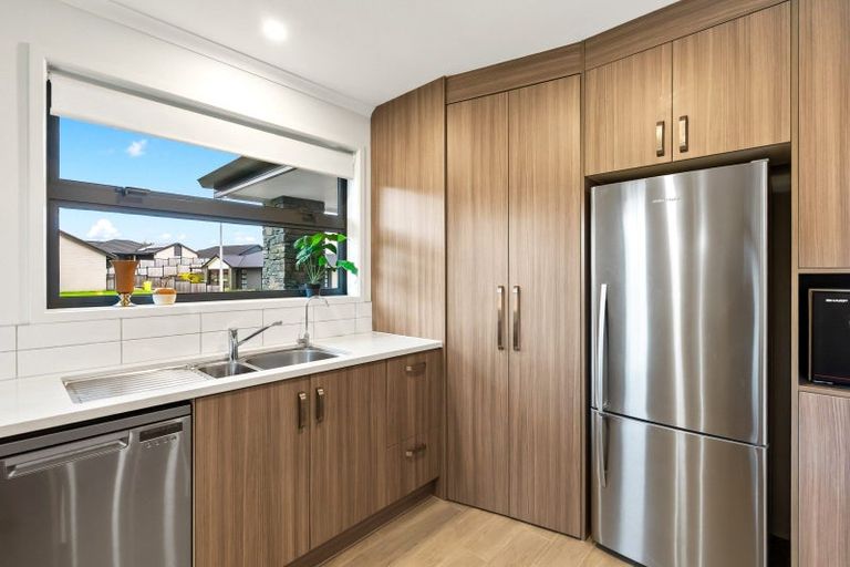 Photo of property in 18 Sycamore Drive, Sunnynook, Auckland, 0620