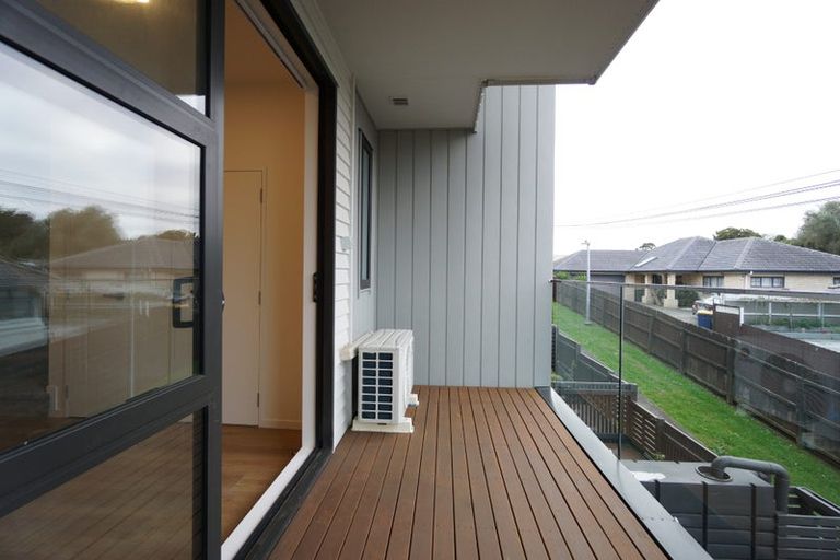 Photo of property in 3/26 Buscomb Avenue, Henderson, Auckland, 0610