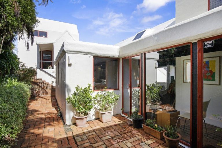 Photo of property in 22 Rakeiora Grove, Korokoro, Lower Hutt, 5012