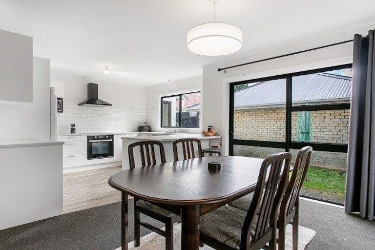 Photo of property in 2/11 Beach Road, Pahurehure, Papakura, 2113