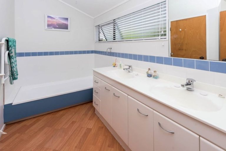 Photo of property in 1/14 Chip Grove, Sunnyhills, Auckland, 2010