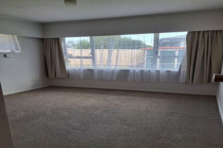 Photo of property in 2/11 Ashdown Place, Pahurehure, Papakura, 2113