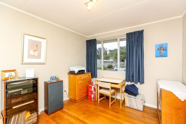 Photo of property in 28 Vancouver Place, Marfell, New Plymouth, 4310