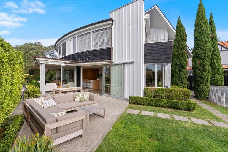 Photo of property in 33a Stanley Point Road, Stanley Point, Auckland, 0624