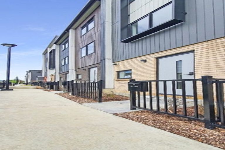 Photo of property in 6/60 Selo Street, Glen Eden, Auckland, 0602