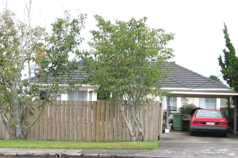 Photo of property in 1/57 Tirimoana Road, Te Atatu South, Auckland, 0602