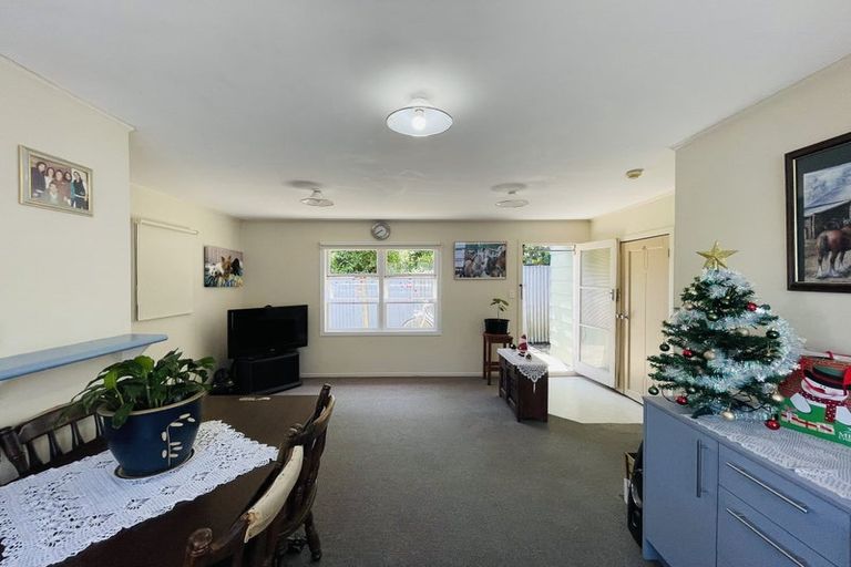 Photo of property in 28 Larissa Avenue, Henderson, Auckland, 0610