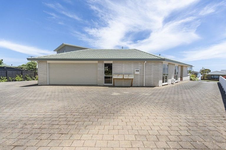 Photo of property in 8 Chatswood Grove, Fitzroy, New Plymouth, 4312