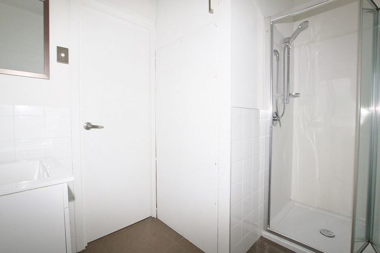 Photo of property in 77 West Harbour Drive, West Harbour, Auckland, 0618