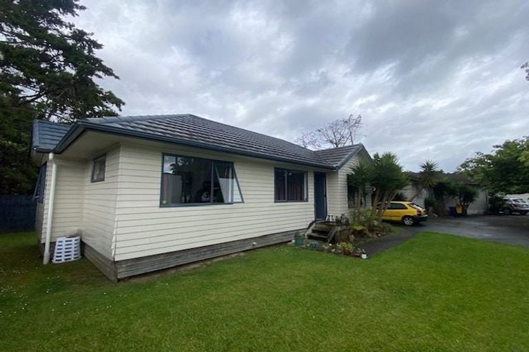 Photo of property in 36 Serwayne Place, Sunnyvale, Auckland, 0612
