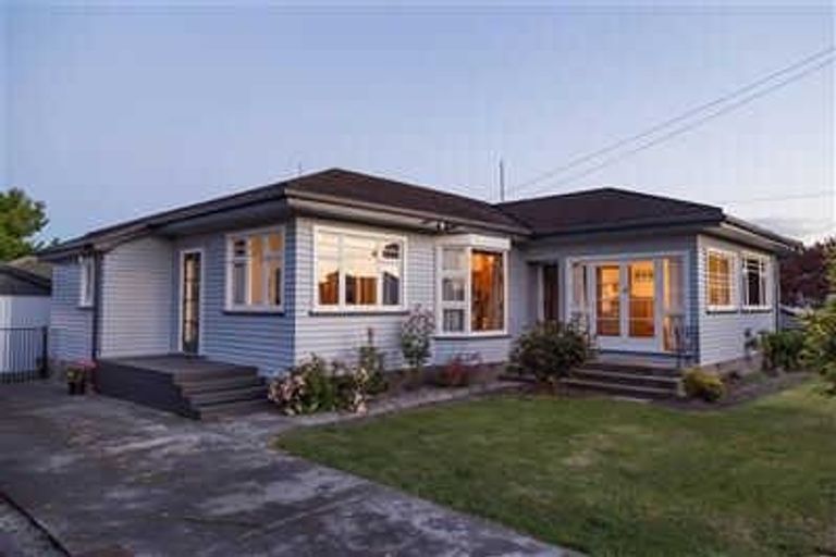 Photo of property in 16 Field Terrace, Upper Riccarton, Christchurch, 8041
