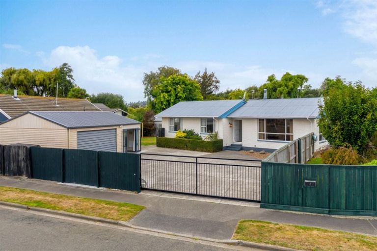 Photo of property in 2 Bidwell Place, Hillmorton, Christchurch, 8025
