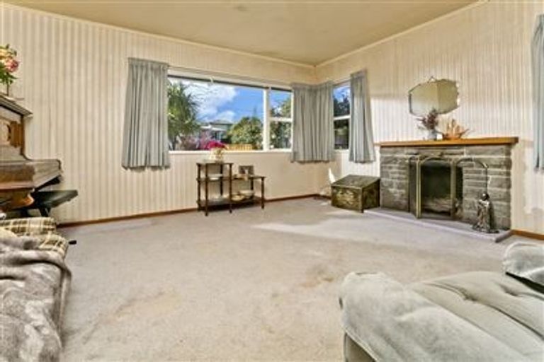 Photo of property in 44 Trinidad Road, Sunnynook, Auckland, 0620