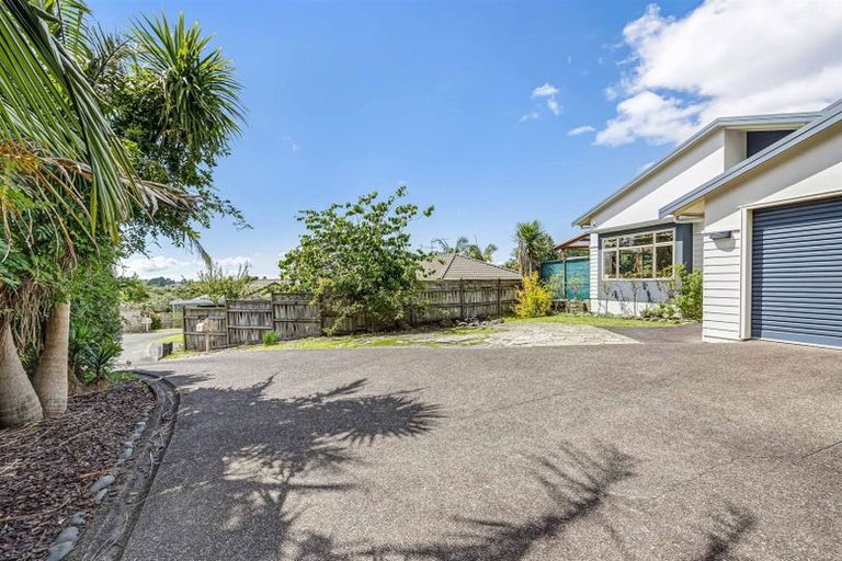 Photo of property in 18 Cinnabar Place, Westgate, Auckland, 0614