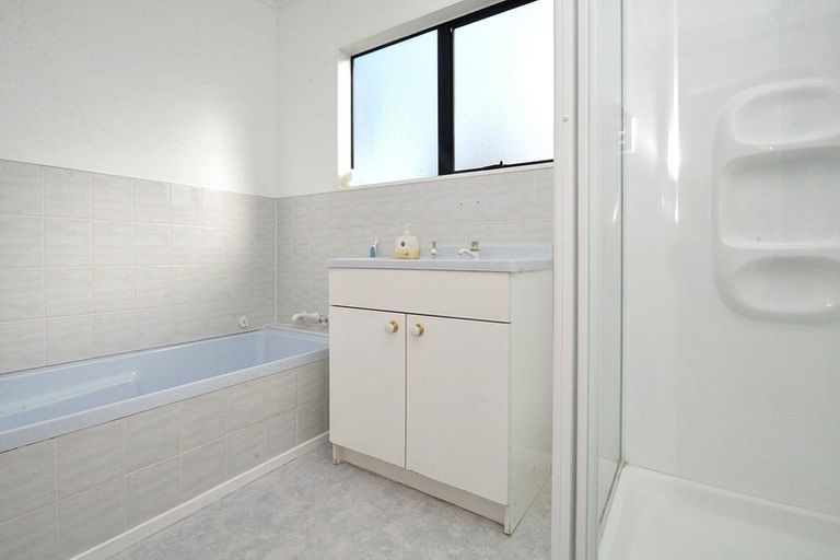 Photo of property in 2/37 Reeves Road, Pakuranga, Auckland, 2010