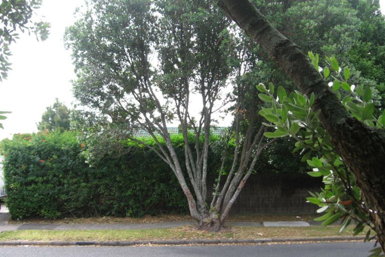 Photo of property in 9a Lynwood Road, New Lynn, Auckland, 0600